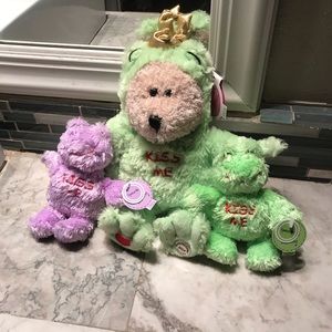 New 2004 Starbucks Frog Prince Bearista Bear Kiss Me Frog & two Baby frogs NWT